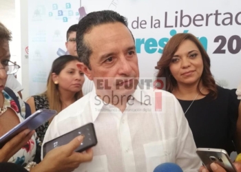 Trabajaremos en conjunto para combatir el sargazo: Carlos Joaquín