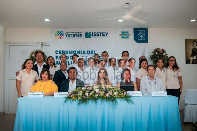 Los exhortan a nunca dejar de aprender y convertirse en pilares de la atención médica