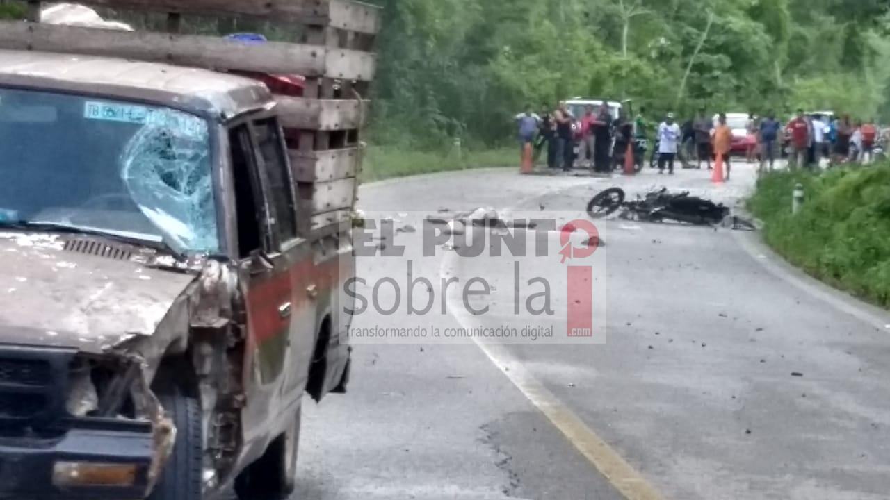 Automóvil y una motocicleta chocaron de frente dejando como saldo a una persona muerta