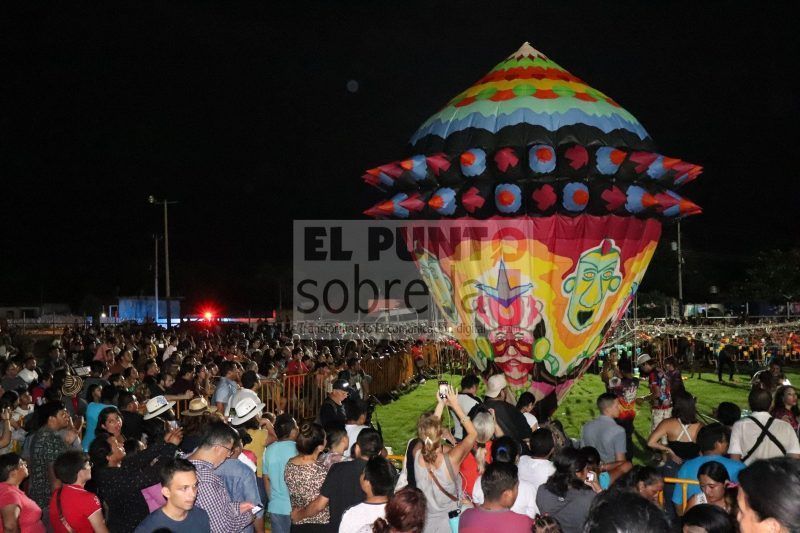 Singular, colorido e inolvidable espectáculo atrae la atención de locales y visitantes