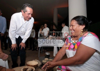 Carlos Joaquín llama a hacer un alto y abordar el futuro de Cancún en su 50 aniversario