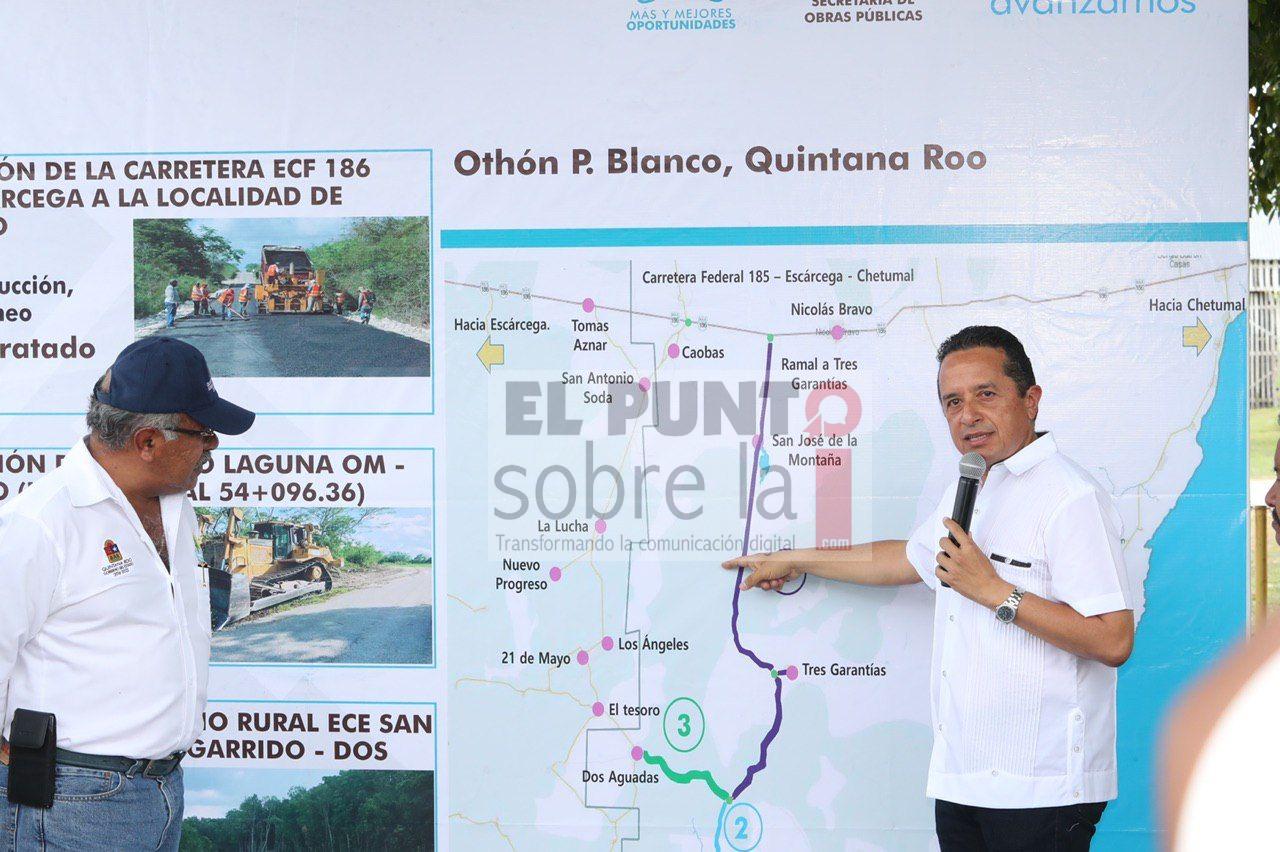 Carlos Joaquín supervisa la rehabilitación y la modernización de caminos en el sur