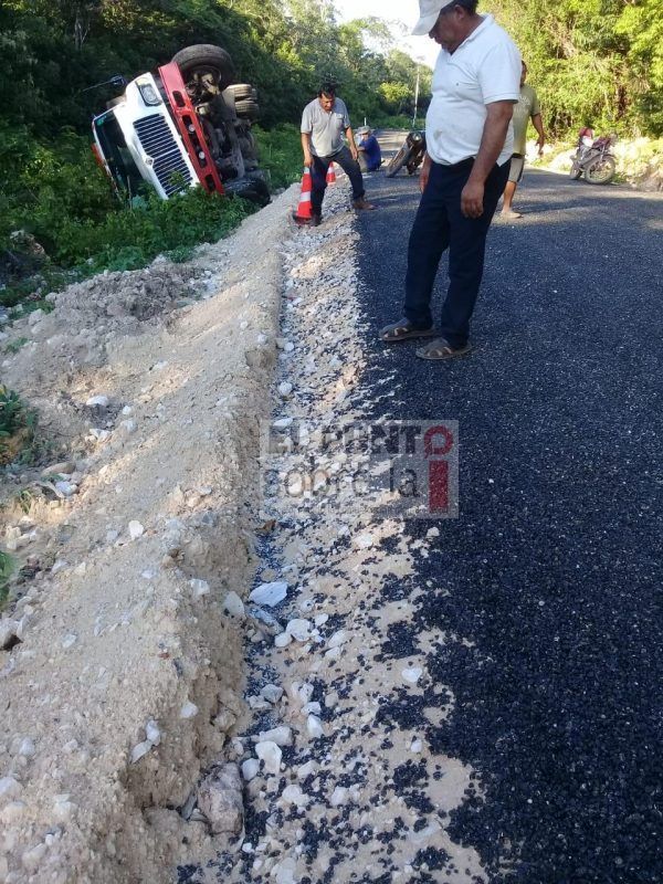 Pavimentación de la carretera estatal Othón Pompeyo Blanco- Sabana San Francisco de mala calidad