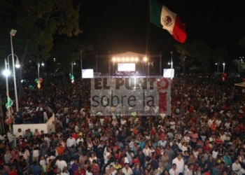 ##FOTOS## Ceremonia del Grito de Independencia, desde el balcón central de Palacio de Gobierno, en Chetumal