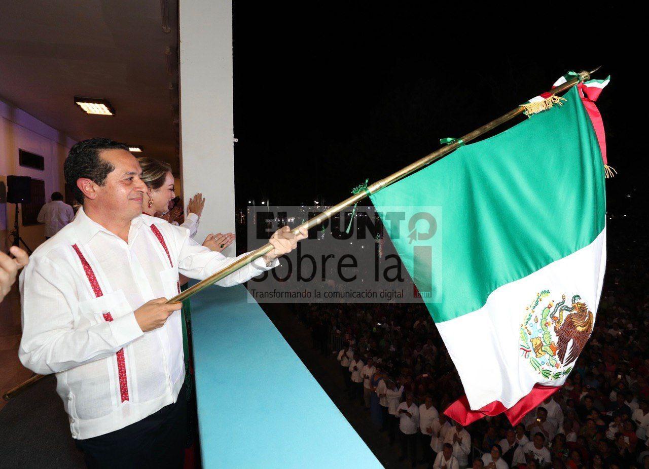 Carlos Joaquín da Grito de Independencia ante 12 mil personas