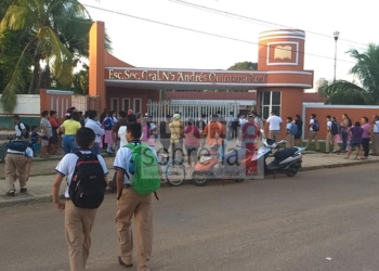 Suben en redes sociales pelea estudiantes de la secundaria general “Licenciado Andrés Quintan Roo”