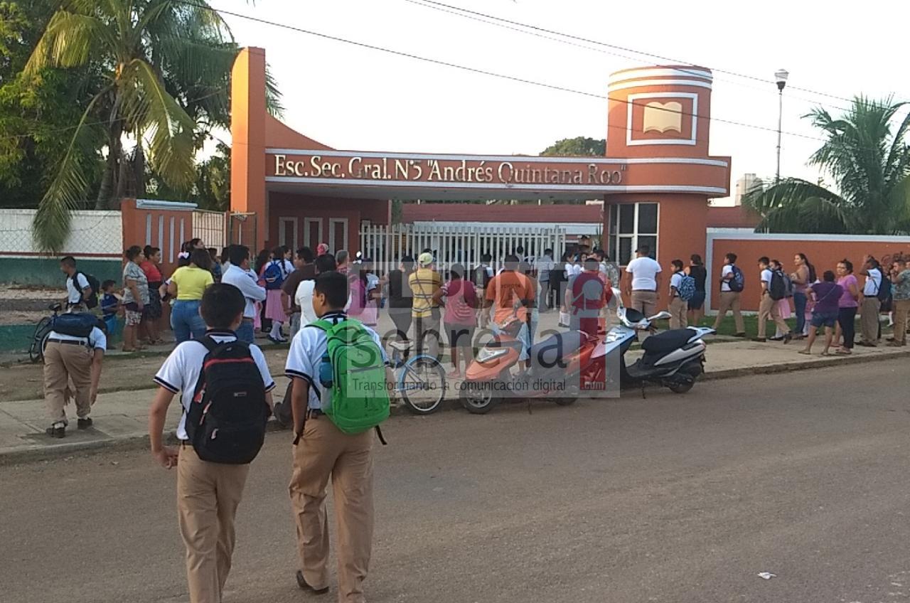Suben en redes sociales pelea estudiantes de la secundaria general “Licenciado Andrés Quintan Roo”