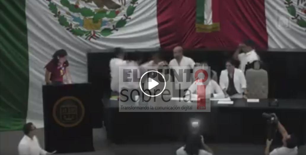 El Santo, El Cavernario, Blue Demon Y El Bulldog, Protagonizan «Trompo» En Congreso