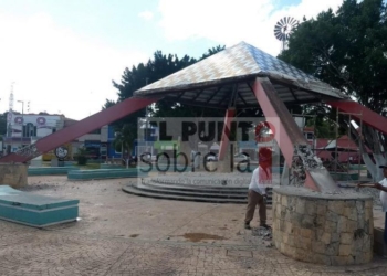 Demuelen kiosco ubicado en el parque central de la cabecera municipal el ayuntamiento