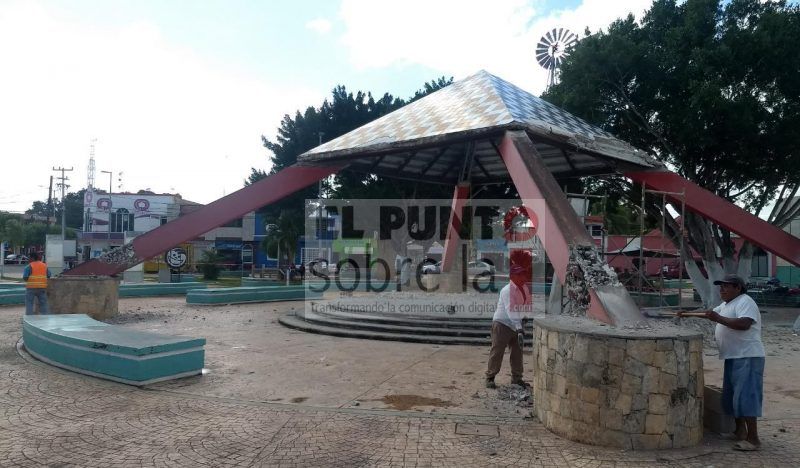 Demuelen kiosco ubicado en el parque central de la cabecera municipal el ayuntamiento