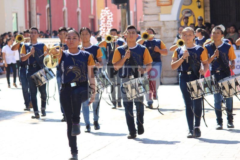 Nada impidió que vallisoletanos y turistas disfrutaran este año el tradicional desfile cívico deportivo