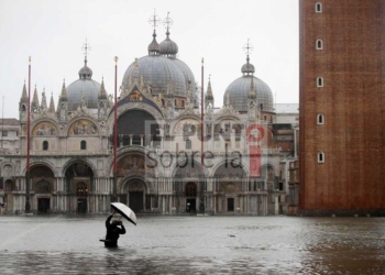 Venecia se ‘ahoga’ con insólita marea alta