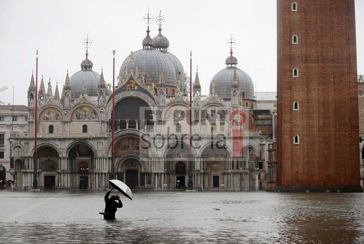 Venecia se ‘ahoga’ con insólita marea alta