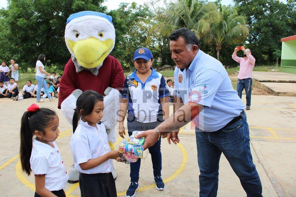 Llevan alegría y diversión en Tesoco y Tahmuy