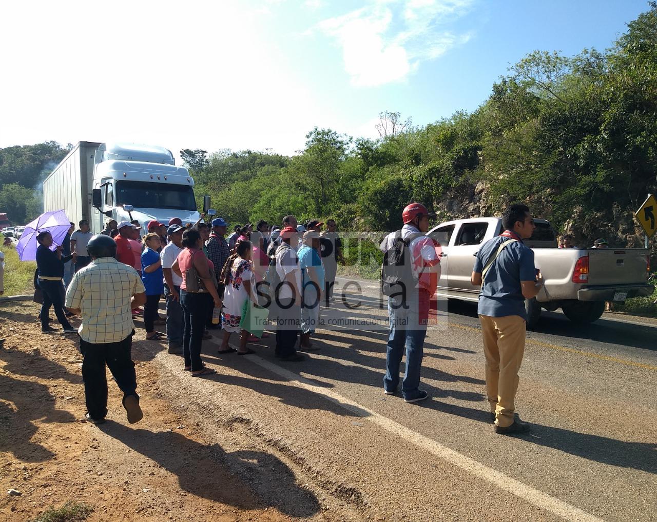 Bloqueo en la carretera federal 184, Muna-Felipe Carrillo Puerto, tramo José María Morelos-Polyuc