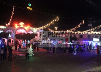 Municipio realiza encendido de luces luminosos alusivos al mes de diciembre