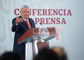 AMLO asegura que Insabi no cobrará cuotas, la Secretaría de Salud dice que sí