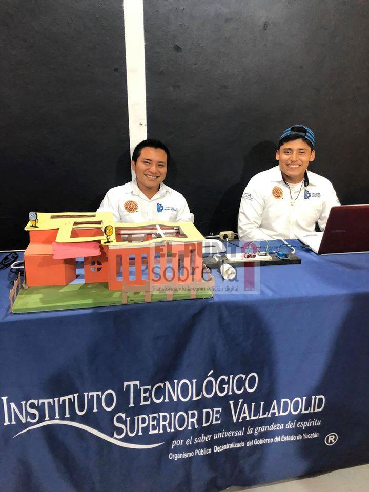 Exponiendo parte de su arsenal educativo en la Expoferia Valladolid; hoy la «Noche ITSVA»
