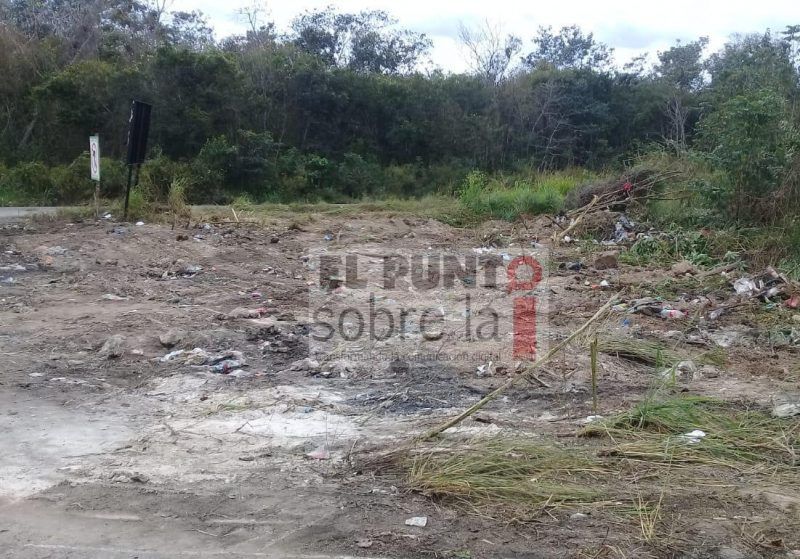 Limpian basurero clandestino ubicado sobre la vía estatal Naranjal, entronque Benito Juárez- Kancabchén