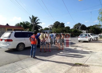 Taxistas «detienen» vehículo que llevaba turistas a un tour