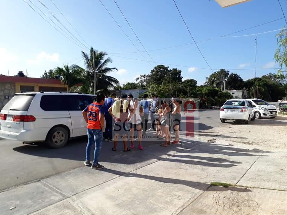 Taxistas «detienen» vehículo que llevaba turistas a un tour