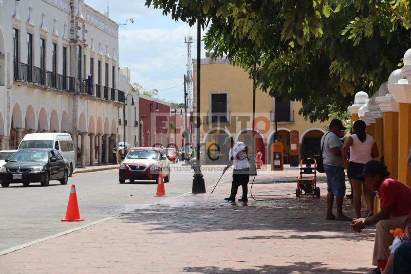 Por COVID-19 cierran acceso al Cenote Zaci y prohíben estacionar autobuses de turismo en el Centro Histórico