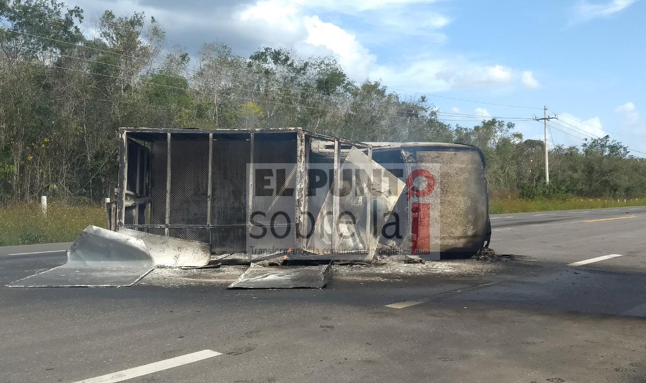 Otro que se duerme y se le quema la camioneta