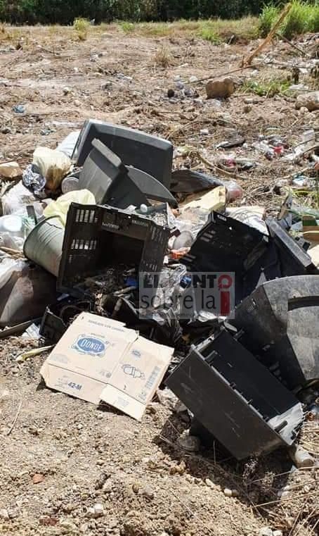 Poco duró limpio, gente ociosa arrojó sus desechos en ese espacio