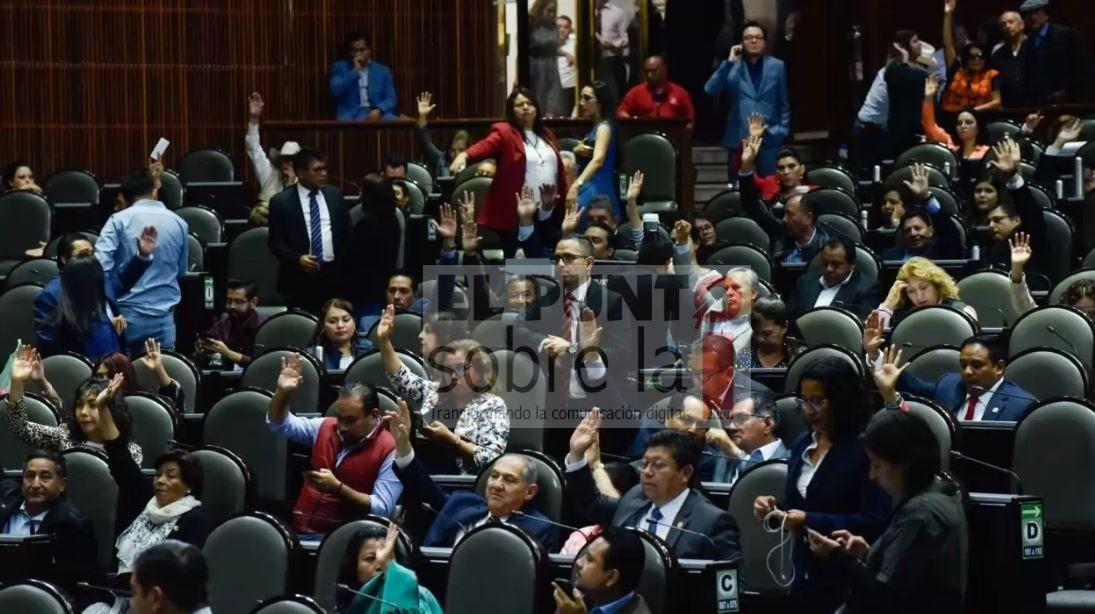 Diputados avalan reforma que les permite buscar la reelección sin dejar el cargo