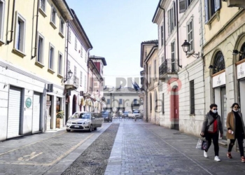 Italia rompe el récord de más muertes por COVID-19 en un solo día: fueron 368 pacientes fallecidos
