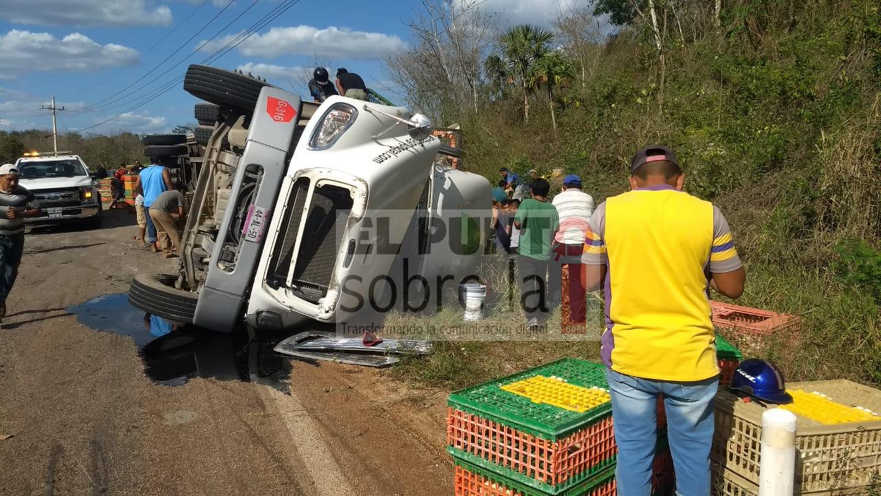 Se duerme y que se voltea con todo y pollos