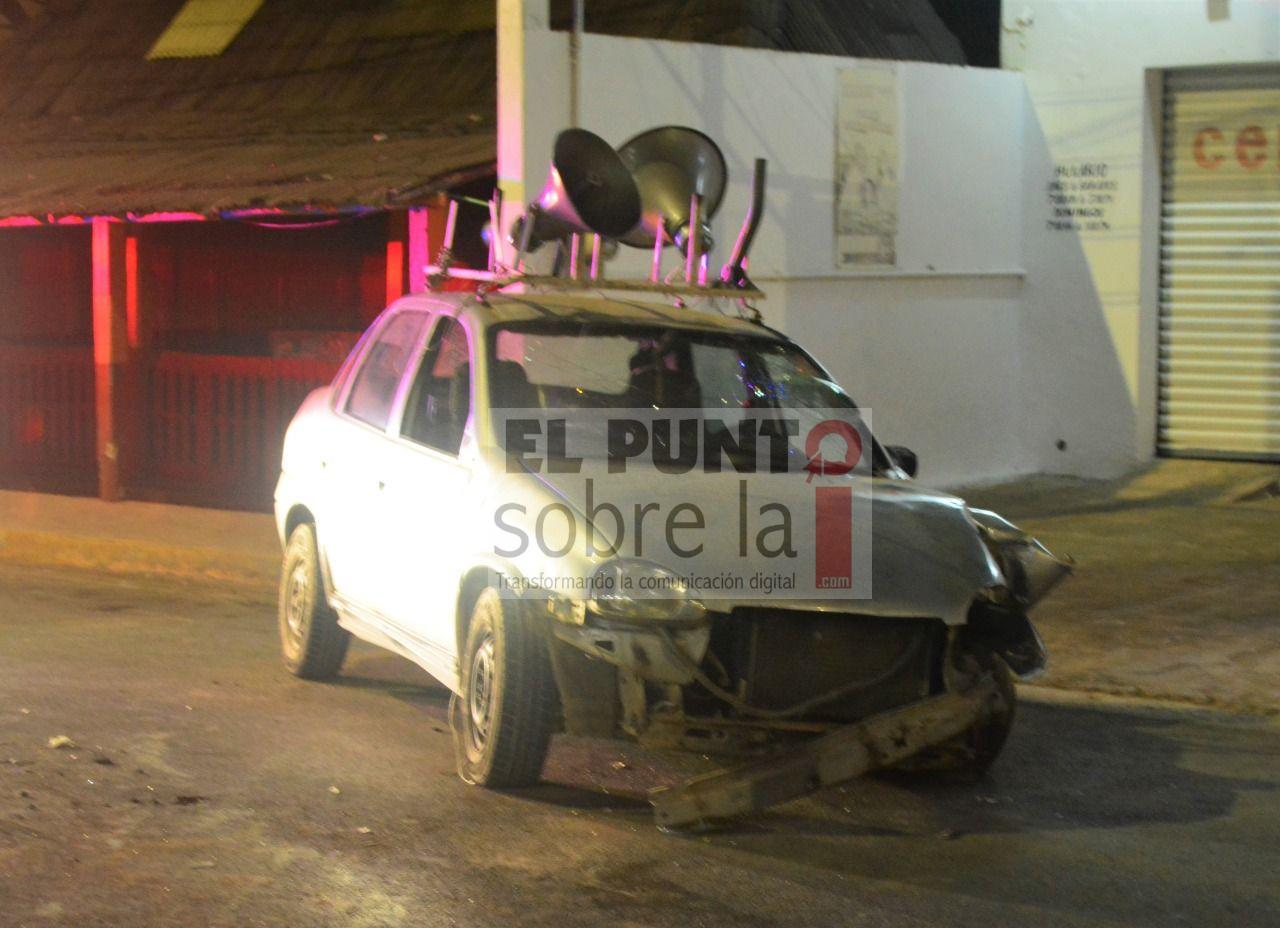 No respeta toque de queda y causa accidente