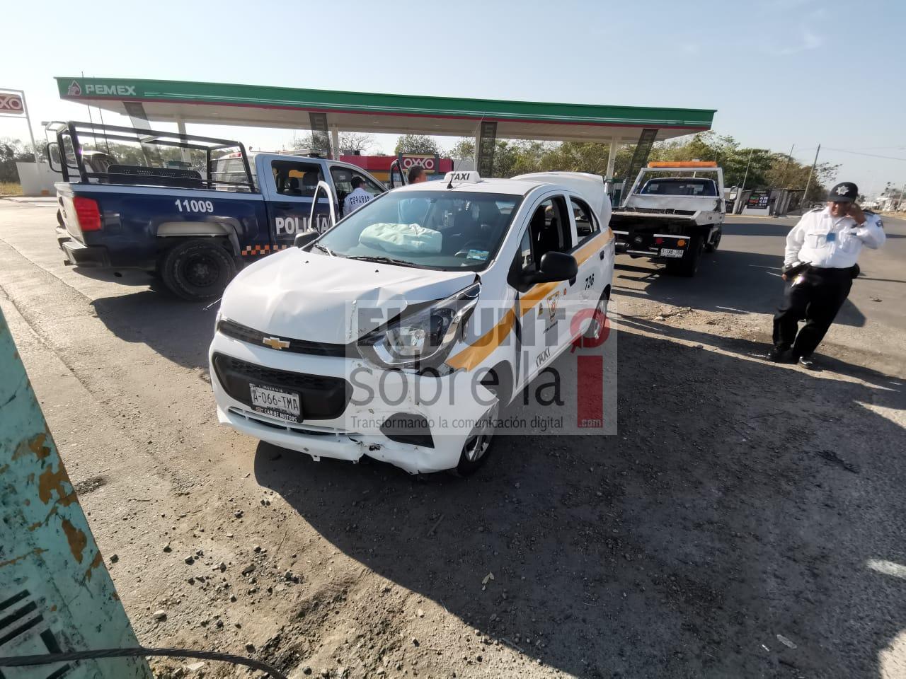 Se estrelló con el poste