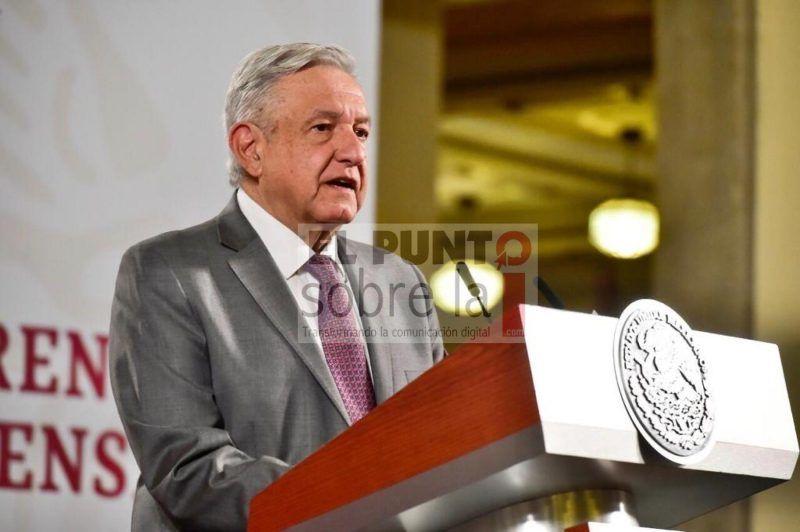 El gobierno baja sueldos, cancela subsecretarías, pero conserva ‘obras estrella’