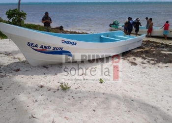 Personal De La Armada De México Rescata A Tres Personas En Inmediaciones De Xcalak, Quintana Roo