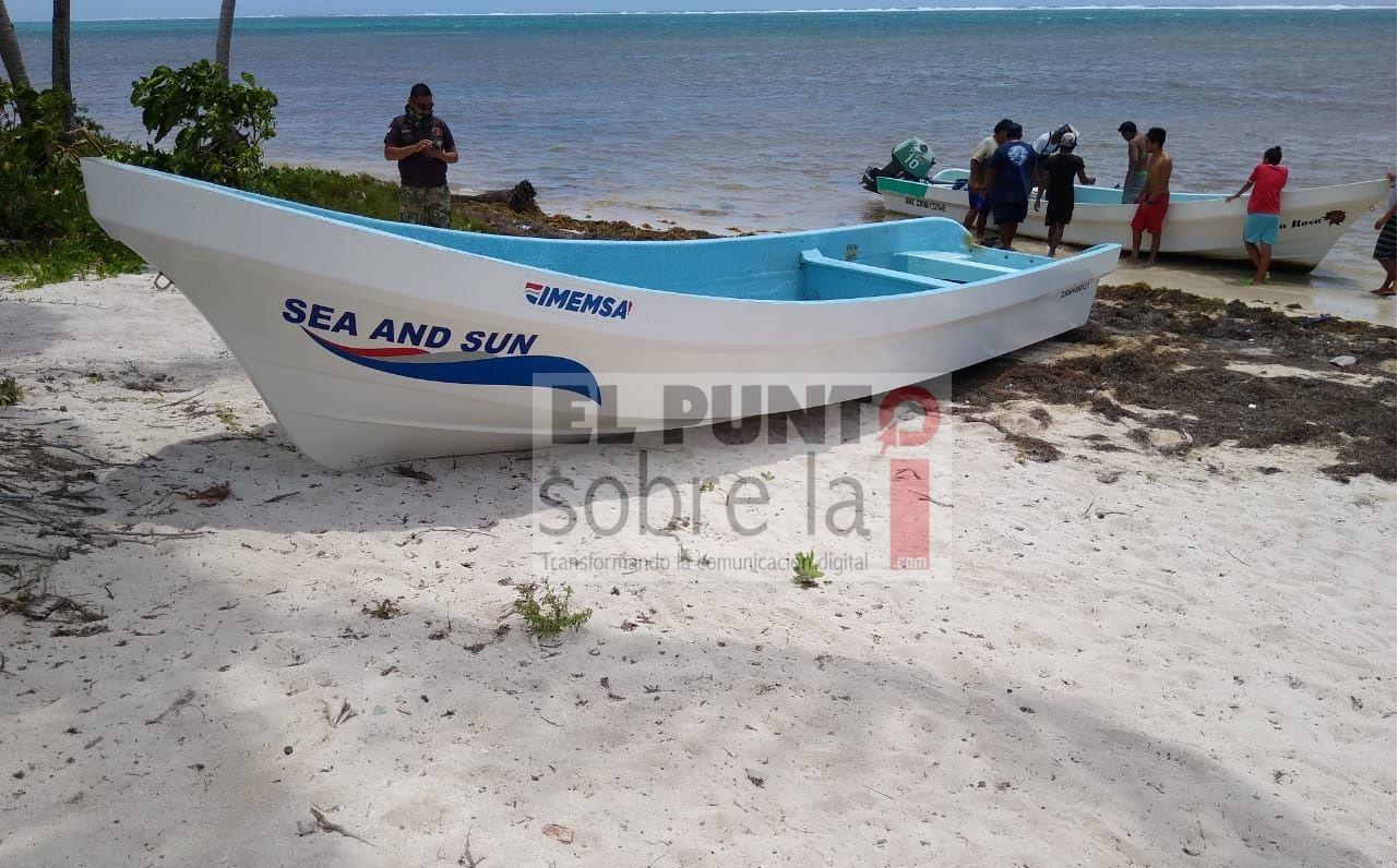 Personal De La Armada De México Rescata A Tres Personas En Inmediaciones De Xcalak, Quintana Roo