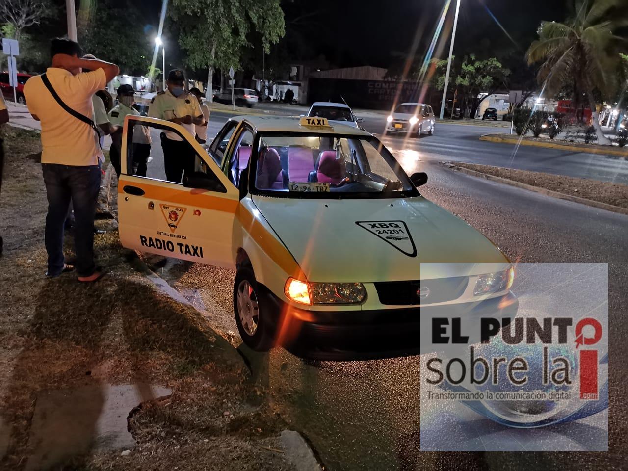 Taxista provoca accidente