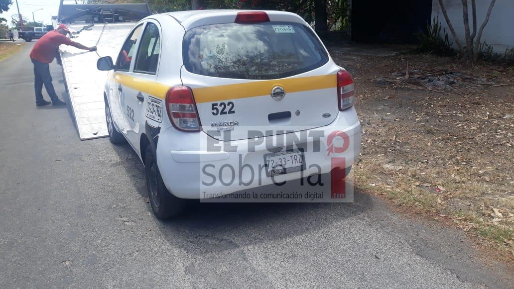 Asaltan taxista, la policía recupera el vehículo
