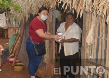 Ciudadanos apoyando a familias vulnerables