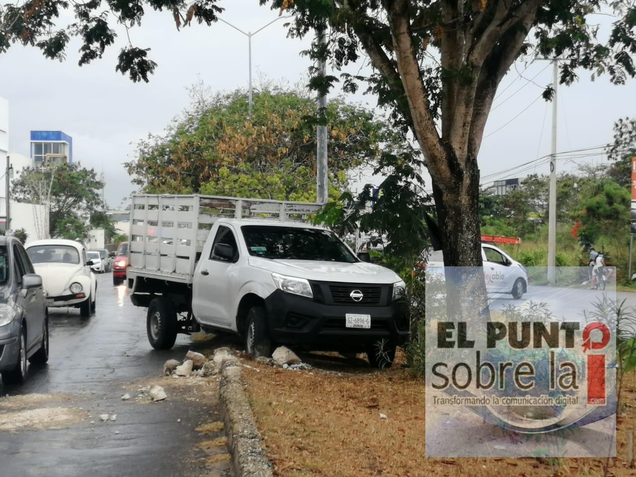 No respetó su alto y provoca accidente