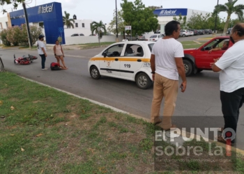 Taxista deja lesionado a motociclista