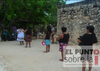 Empresario dona comida a las comunidades de Sabán y Huay Max
