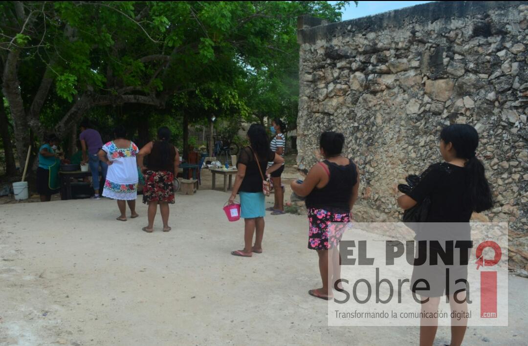 Empresario dona comida a las comunidades de Sabán y Huay Max