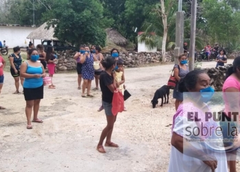 Ciudadano reparte comidas en las comunidades del municipio de JMM