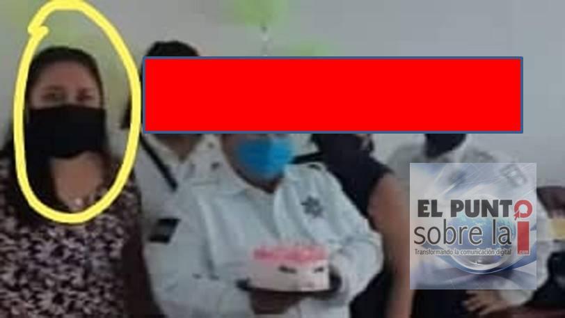 Encargada de licencias pone en riesgo a elementos de tránsito