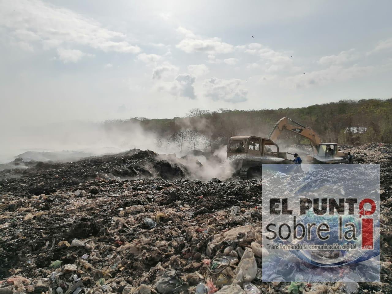 Continua incendio en el relleno sanitario de Chetumal
