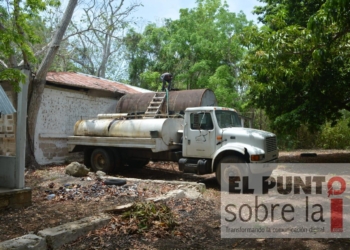 Entregan melaza a productores ganaderos de Othón P. Blanco