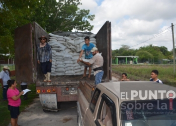 Gobierno de Quintana Roo entregó 40 toneladas de pollinaza a productores ganaderos