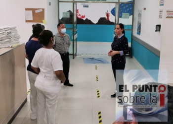 Titular de SESA se pasa por el arco de triunfo medidas sanitarias
