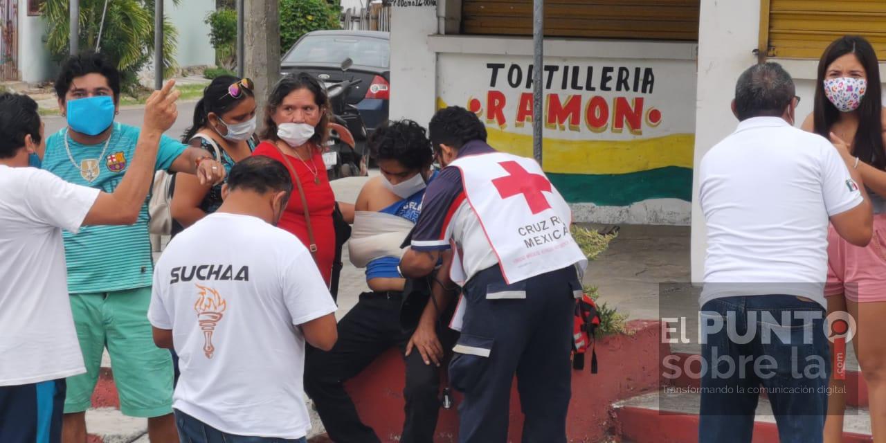 Se llevan de corbata a taxista